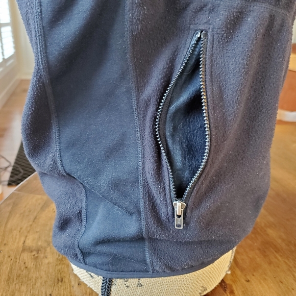VTG The North Face Lightweight Black Fleece Vest - Picture 7 of 13